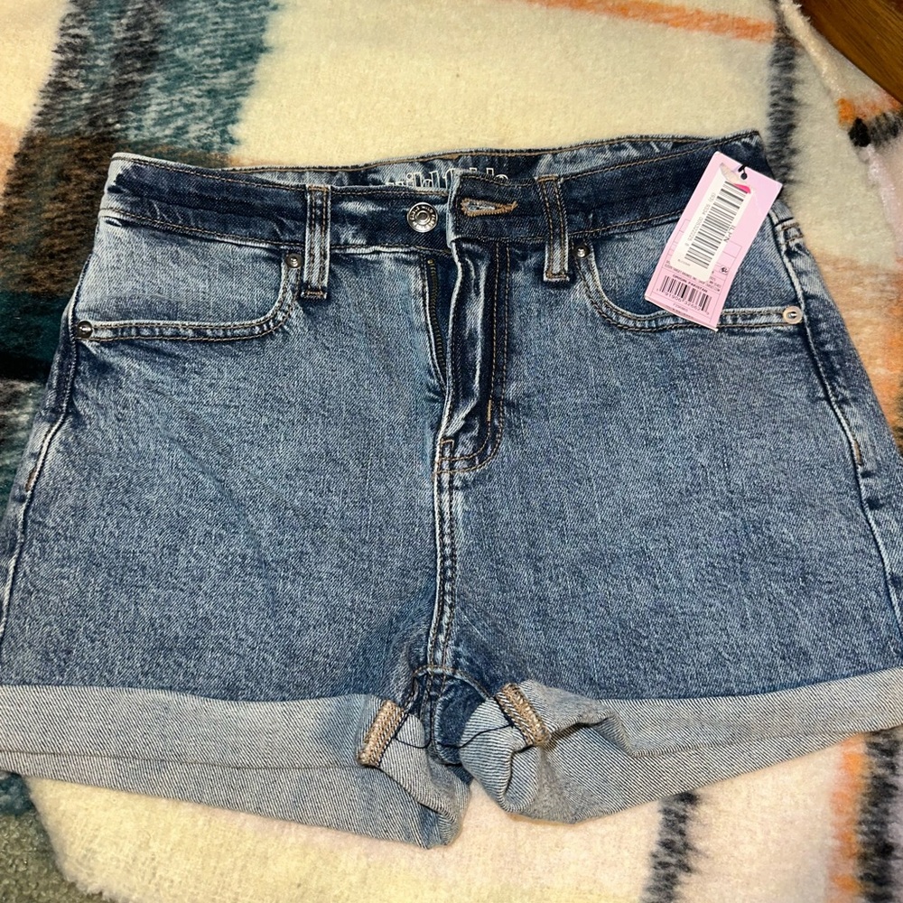 New with tags Wild Fable Denim Shorts High Rise Size 2 / 26 Women